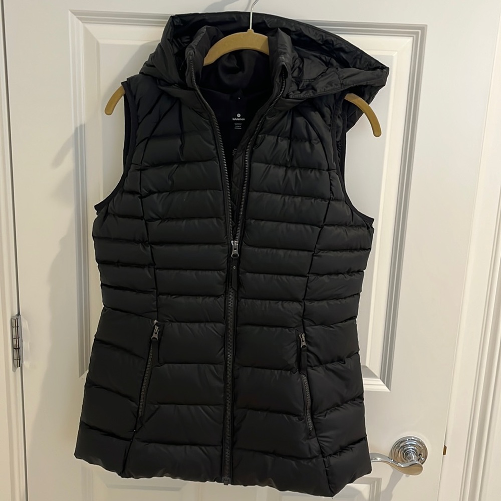 Lululemon black puffer vest with removable hood, size 6